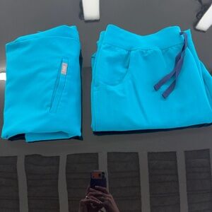 Figs Scrub Set - Large LIKE NEW